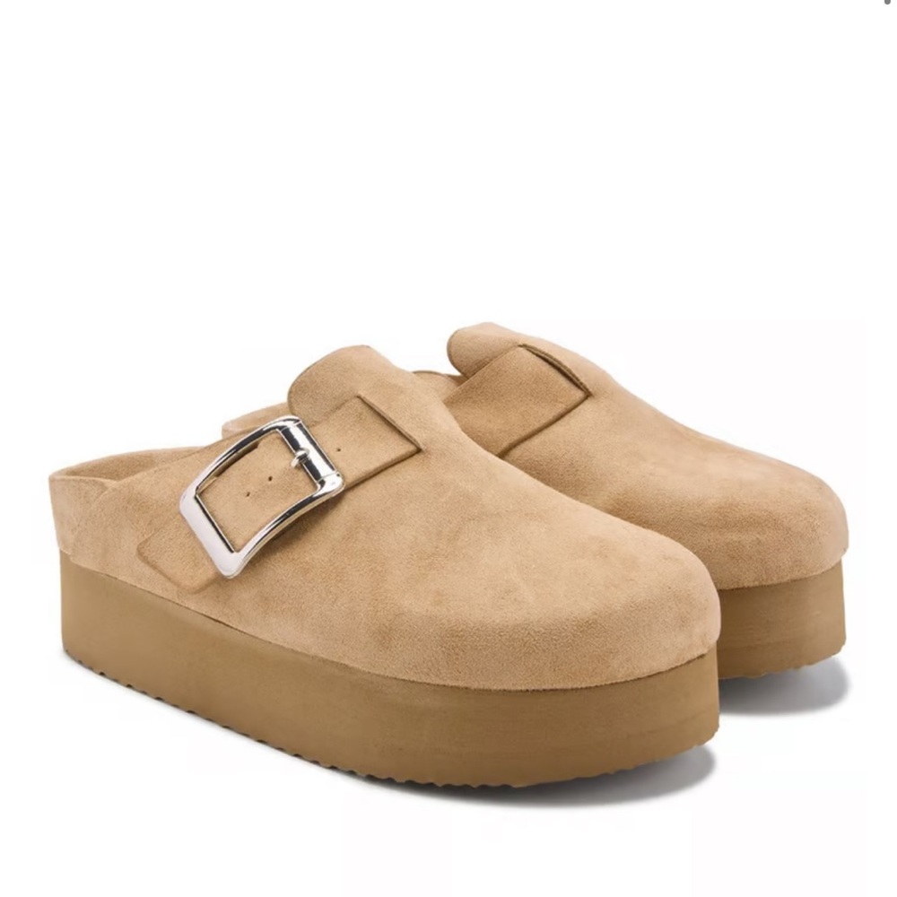 madden girl 𖤓 platform suede clog slip on shoes.